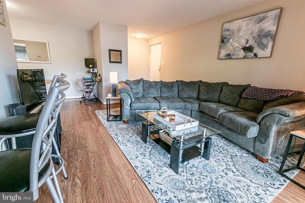 10208 Bushman Drive - Photo 3