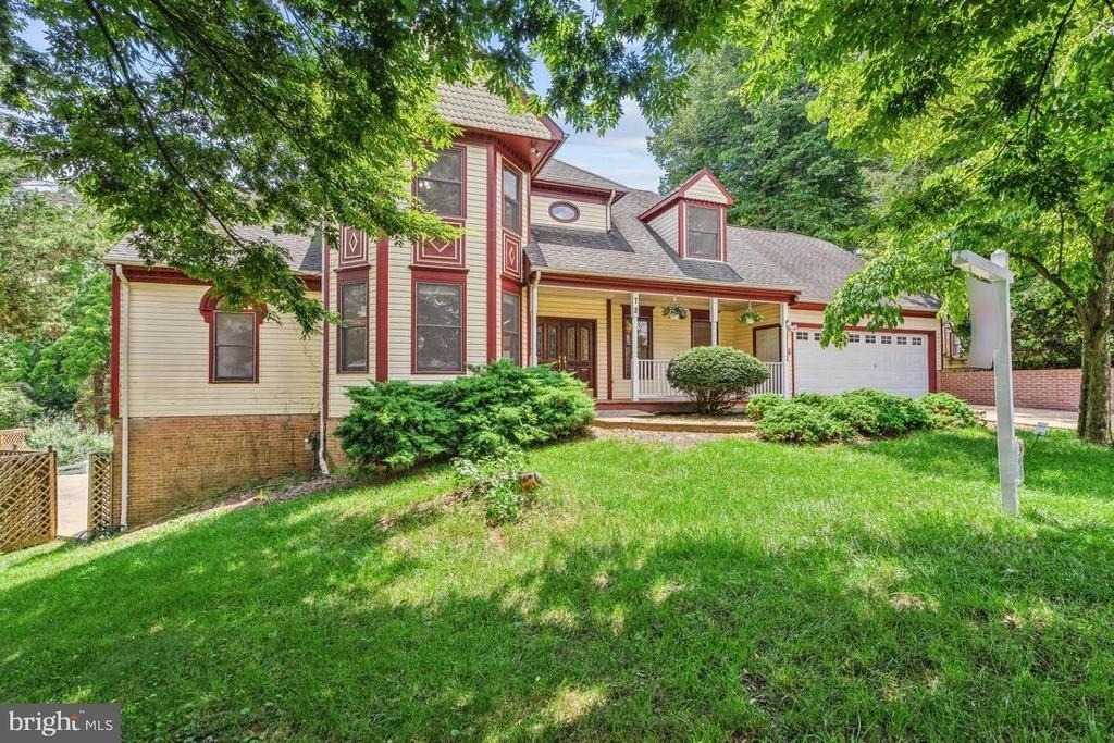 72 Erin Drive - Photo 0