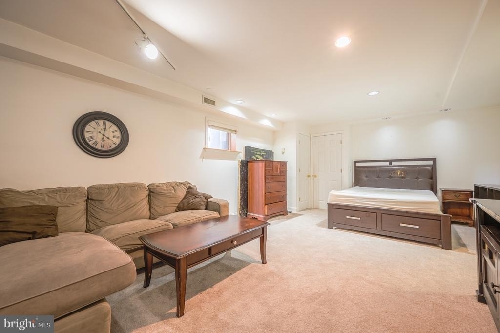 21 W Taylor Run Parkway W - Photo 15