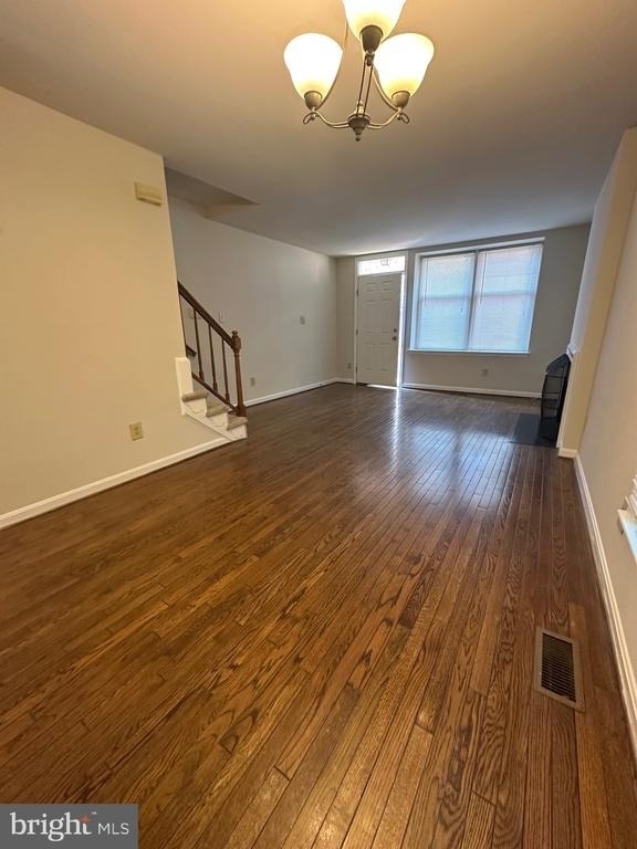 529 Colecroft Court - Photo 3
