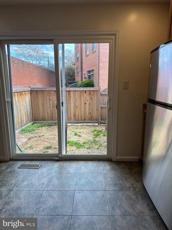 529 Colecroft Court - Photo 7
