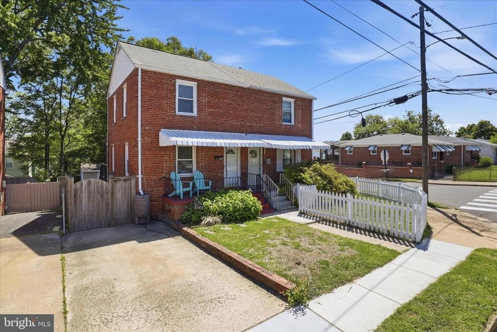 2147 S Oakland Street - Photo 2