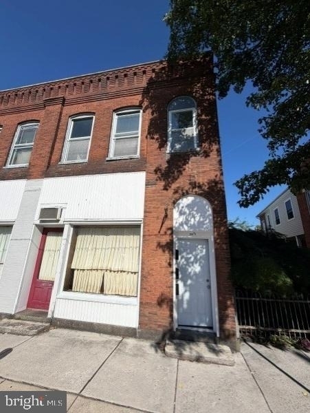118 1/2 Broadway - Photo 0