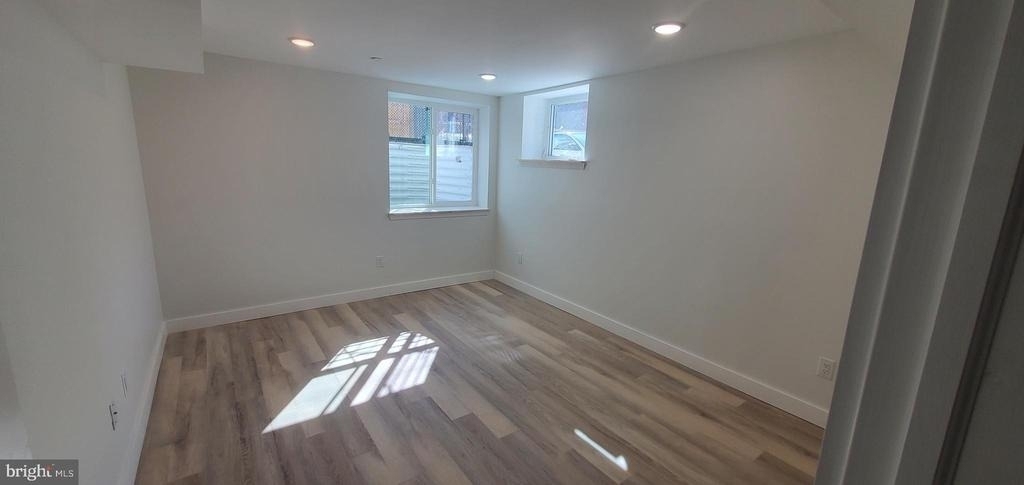 536 W Huntingdon Street - Photo 3
