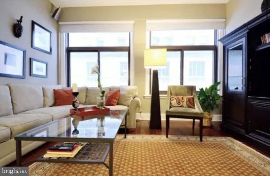 1500 Chestnut Street - Photo 2