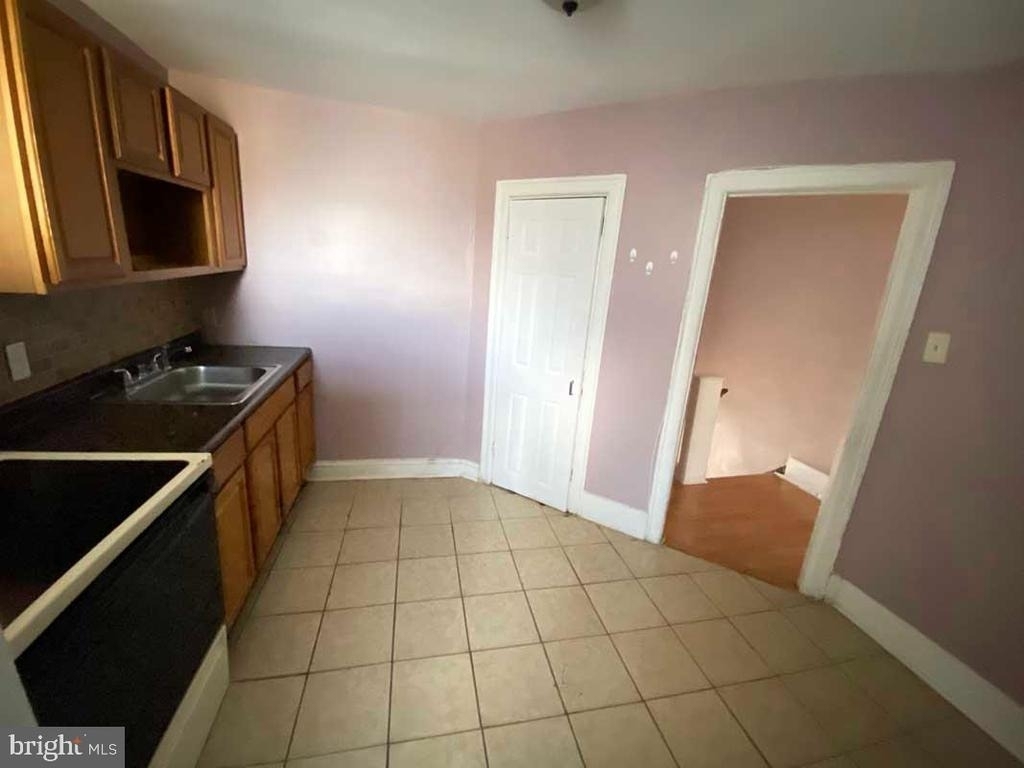 1833 W Rockland Street - Photo 9