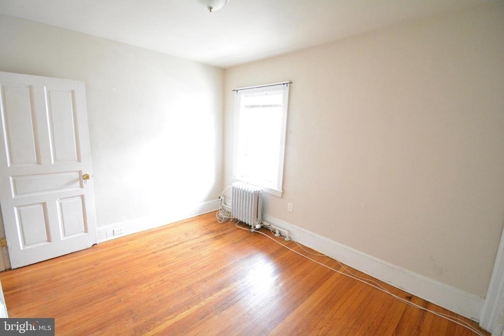 247 W Hansberry Street - Photo 12