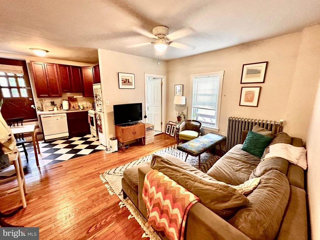 247 W Hansberry Street - Photo 9