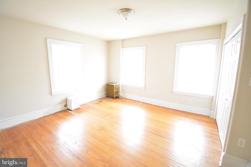 247 W Hansberry Street - Photo 16