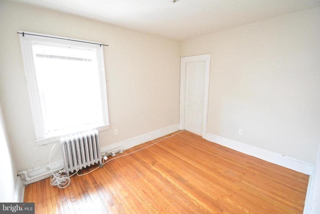 247 W Hansberry Street - Photo 13