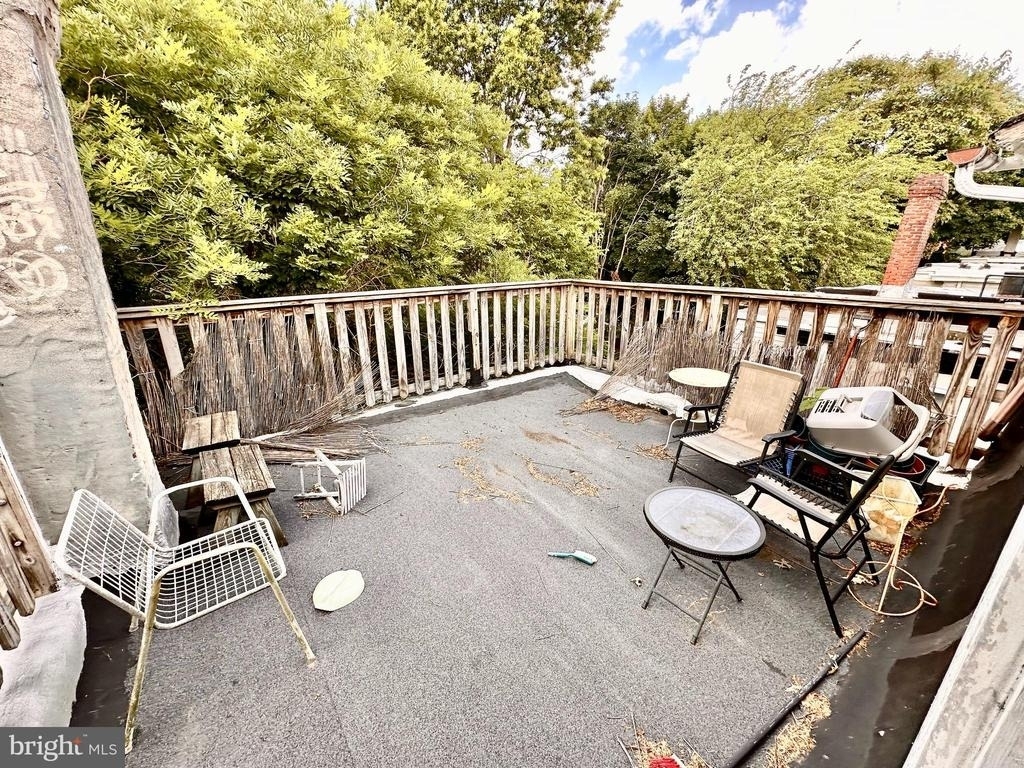 247 W Hansberry Street - Photo 6