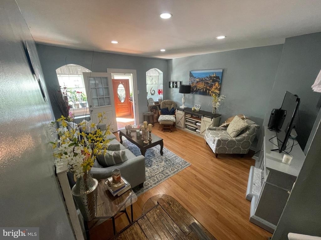 925 E Tioga Street - Photo 20