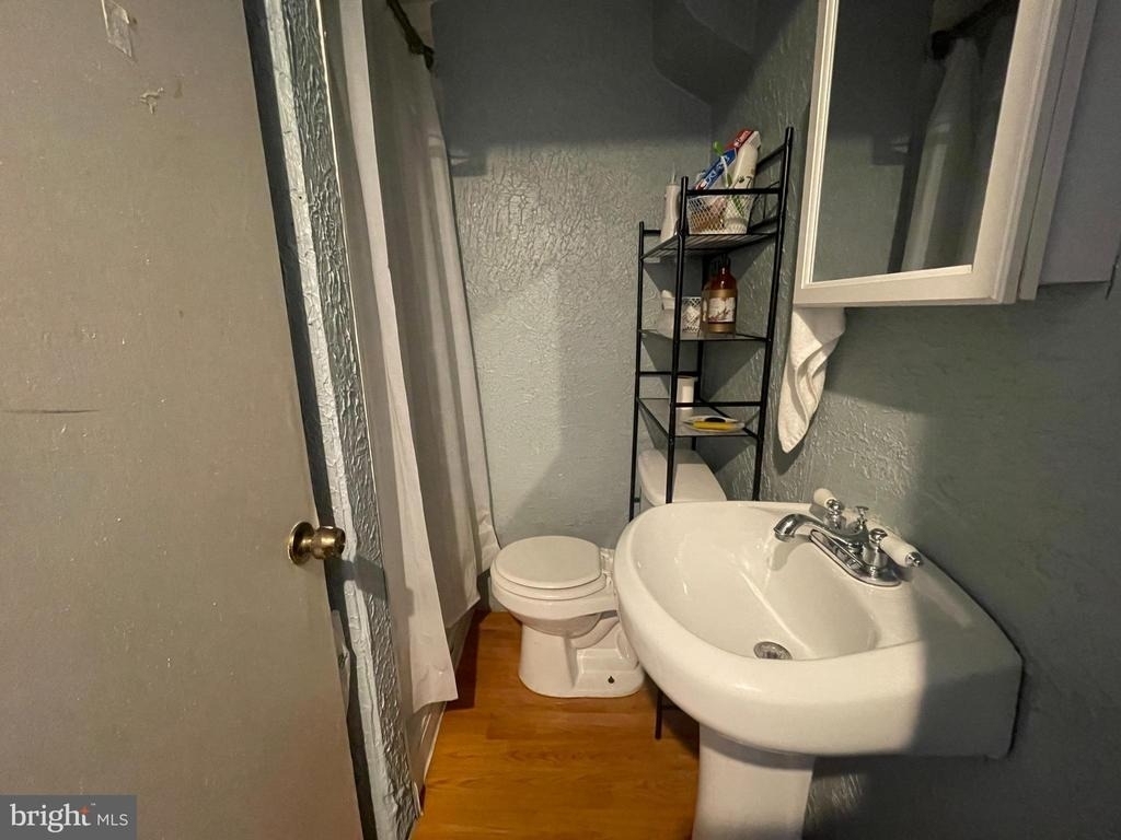 925 E Tioga Street - Photo 8