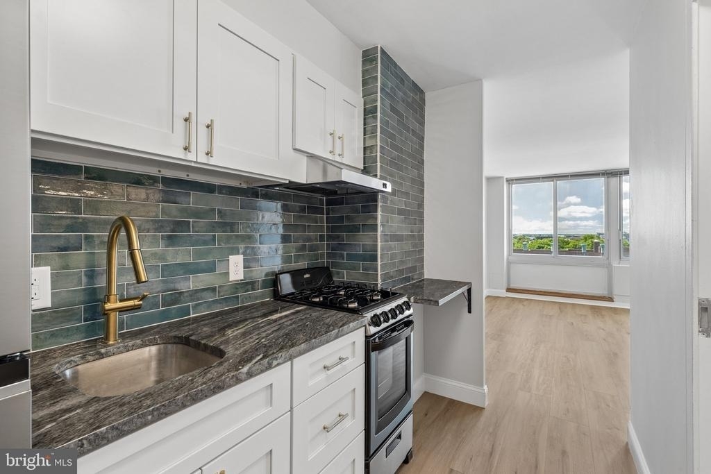 604 S Washington Square - Photo 2