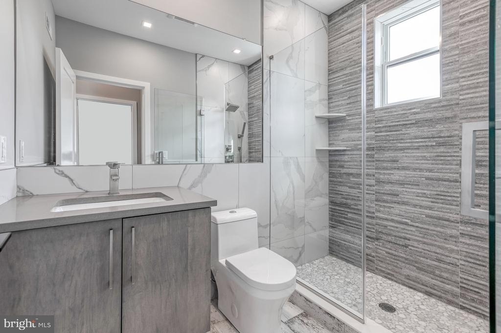 2026 Spring Garden Street - Photo 2