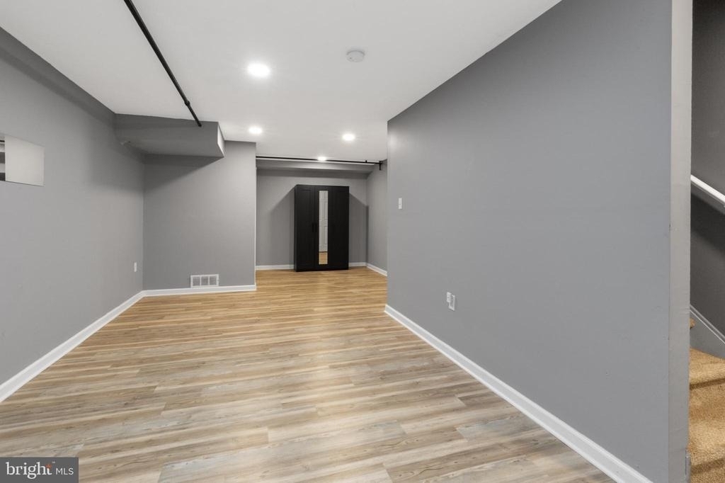 1719 Ridge Avenue - Photo 9