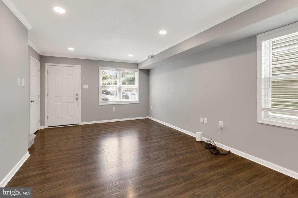 1719 Ridge Avenue - Photo 4
