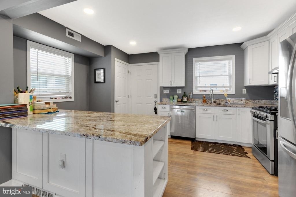 1719 Ridge Avenue - Photo 5