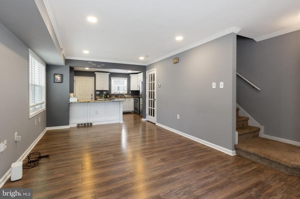 1719 Ridge Avenue - Photo 2