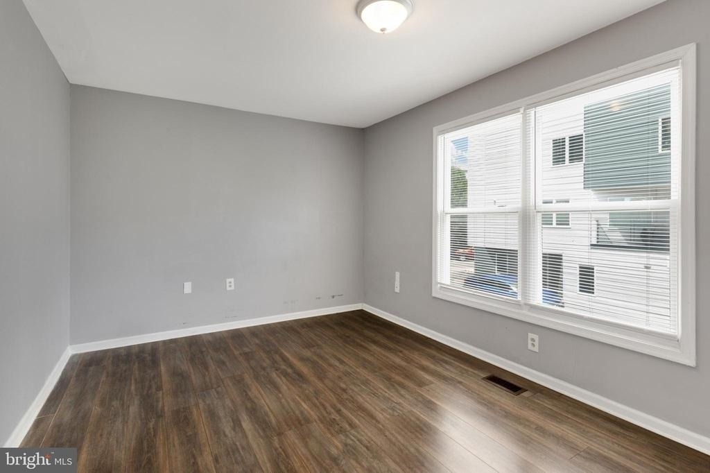 1719 Ridge Avenue - Photo 14