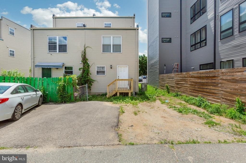 1719 Ridge Avenue - Photo 8