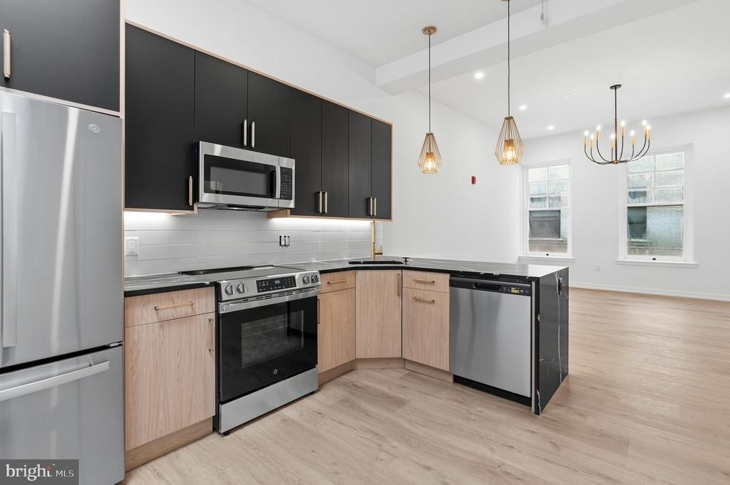 1232 Chancellor Street - Photo 2
