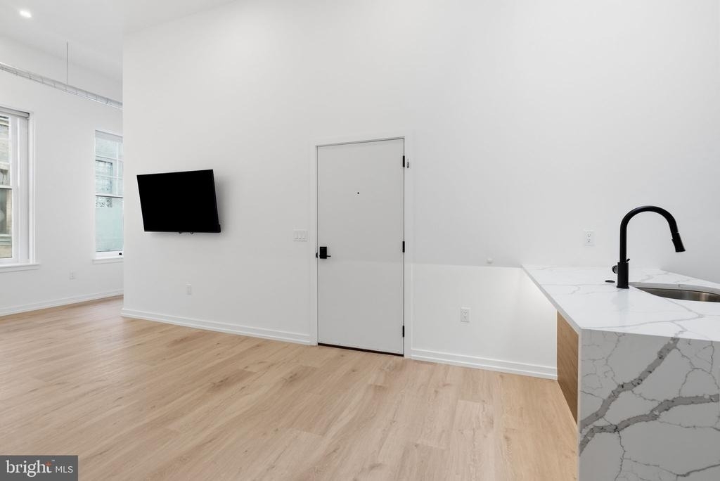 1232 Chancellor Street - Photo 6