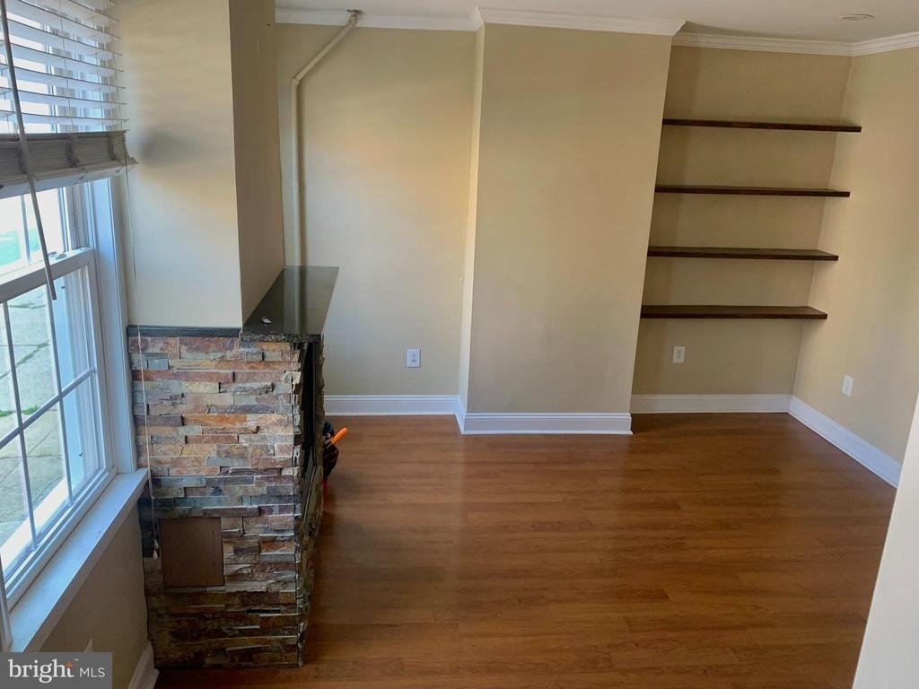 417 Leverington Avenue - Photo 2