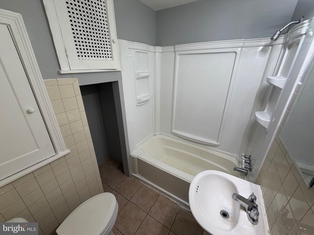 3021 Tyson Avenue - Photo 7