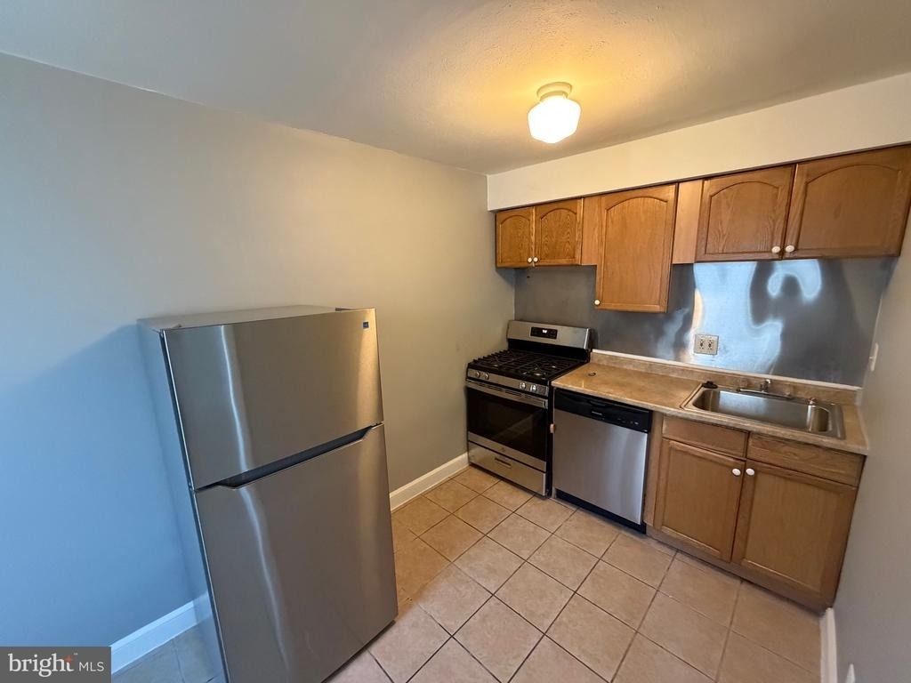 3021 Tyson Avenue - Photo 4