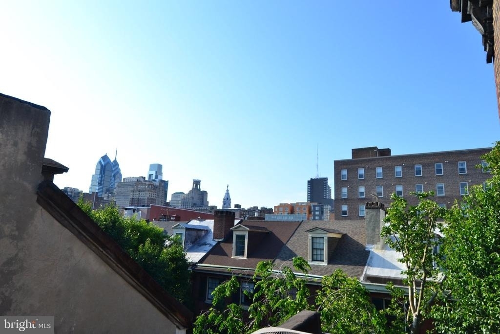 1010 Clinton Street - Photo 9