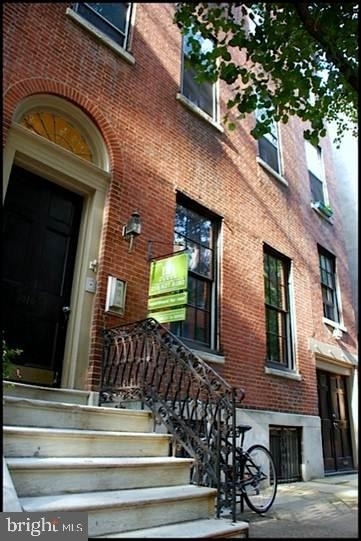 1010 Clinton Street - Photo 0