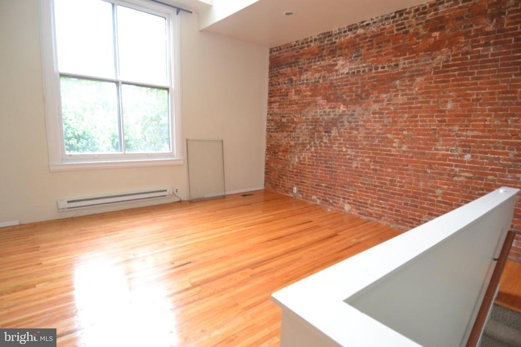 1010 Clinton Street - Photo 5