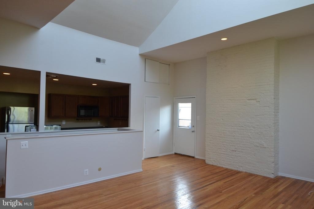 1010 Clinton Street - Photo 7