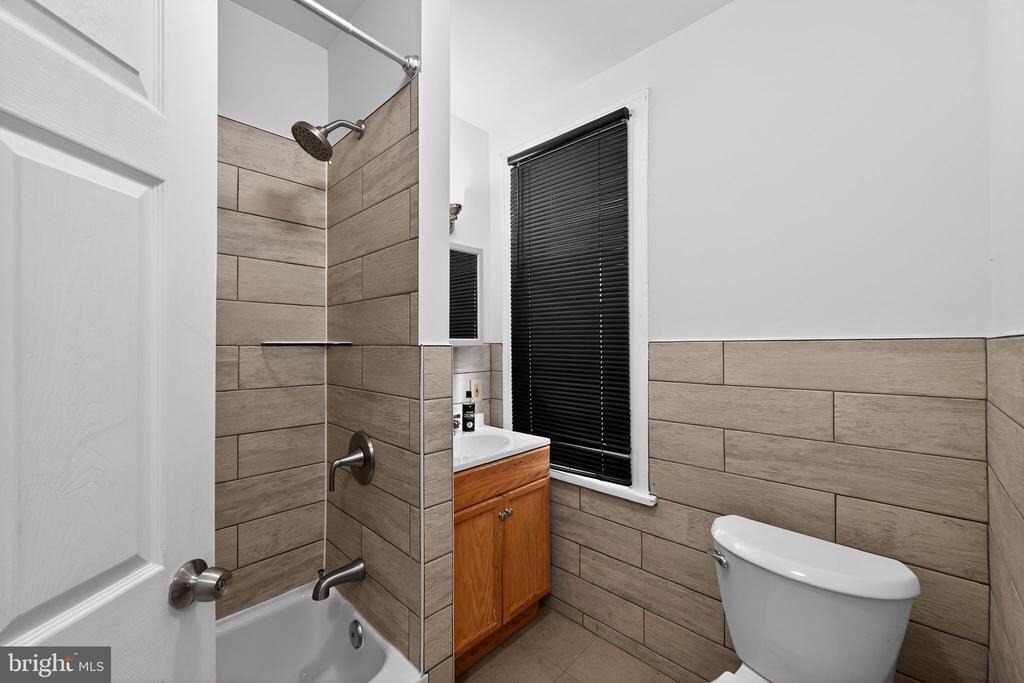 652 Emerald Street - Photo 5