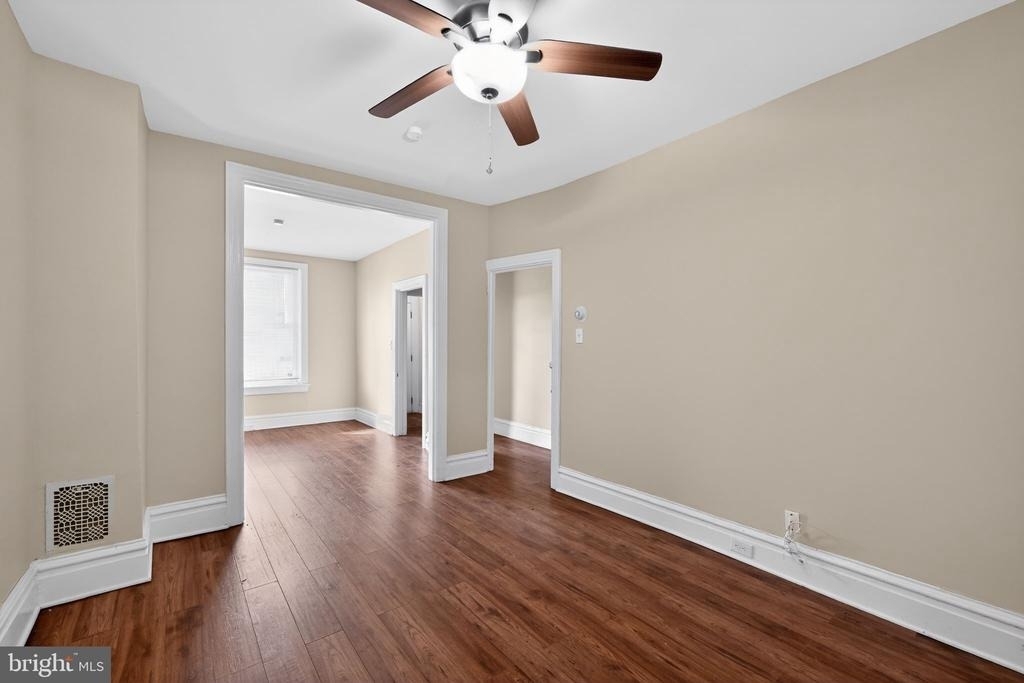 652 Emerald Street - Photo 3