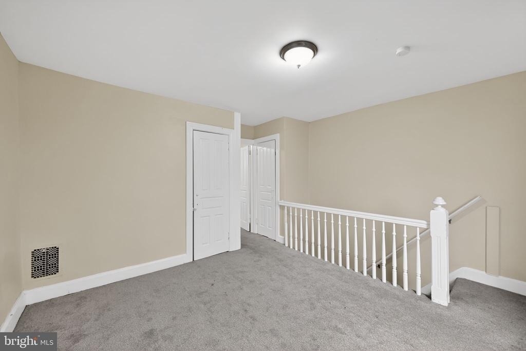 652 Emerald Street - Photo 14