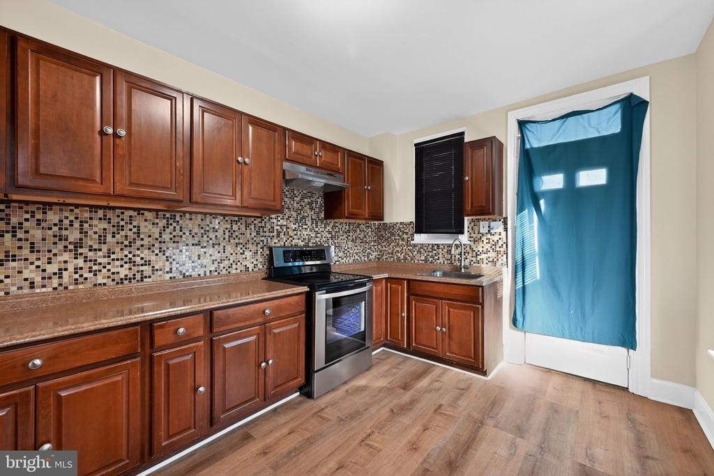 652 Emerald Street - Photo 6