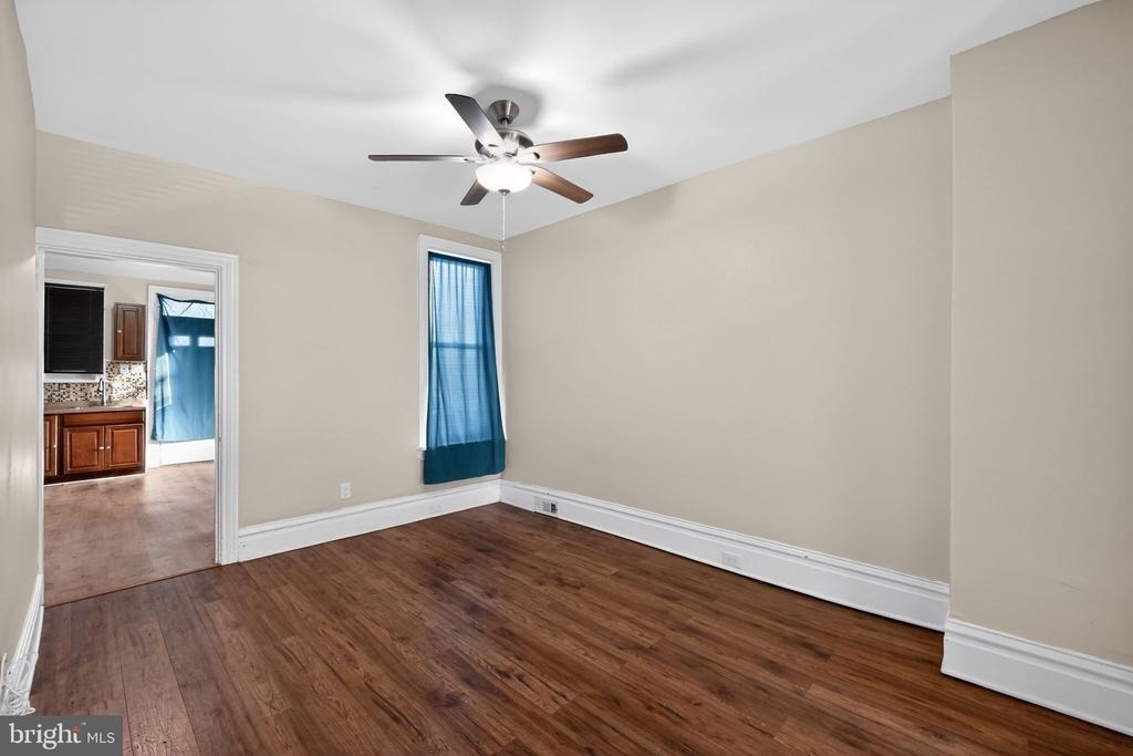 652 Emerald Street - Photo 4