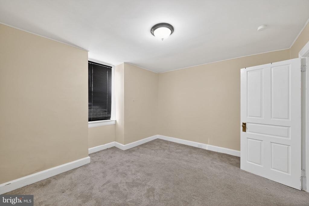 652 Emerald Street - Photo 8