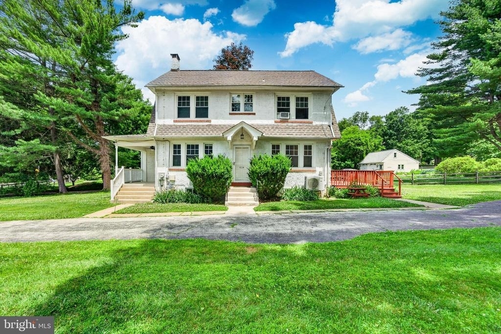 113 S Valley Road - Photo 0