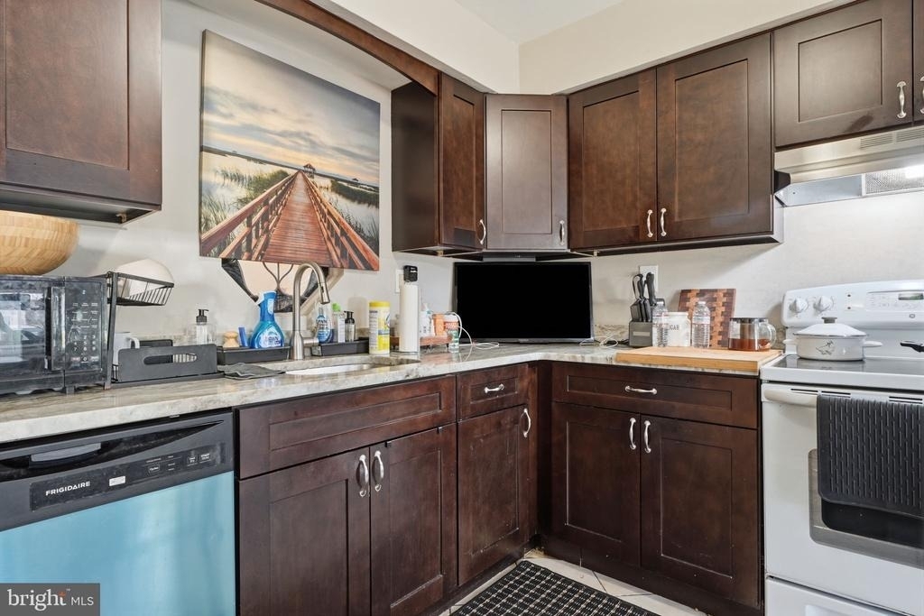 272 Hudson Court - Photo 10