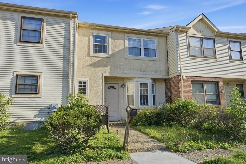 272 Hudson Court - Photo 1