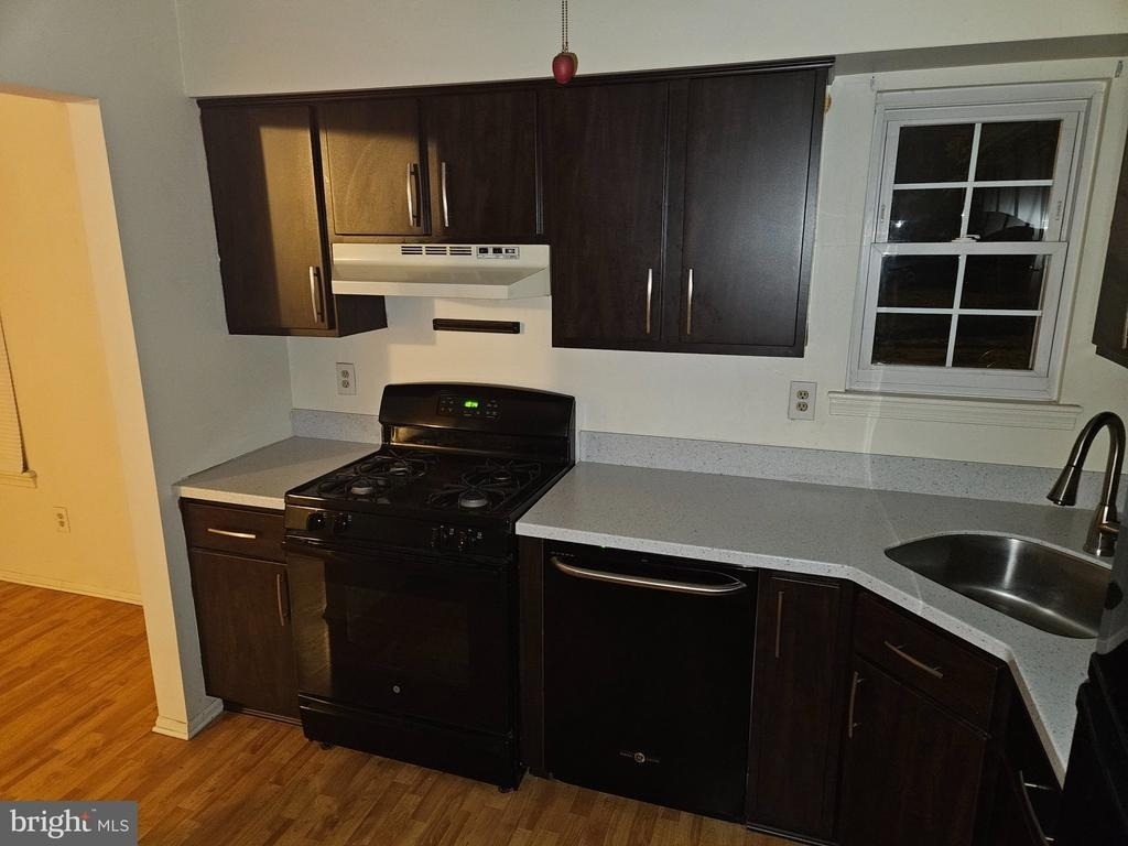 47 Wyndham Place - Photo 2