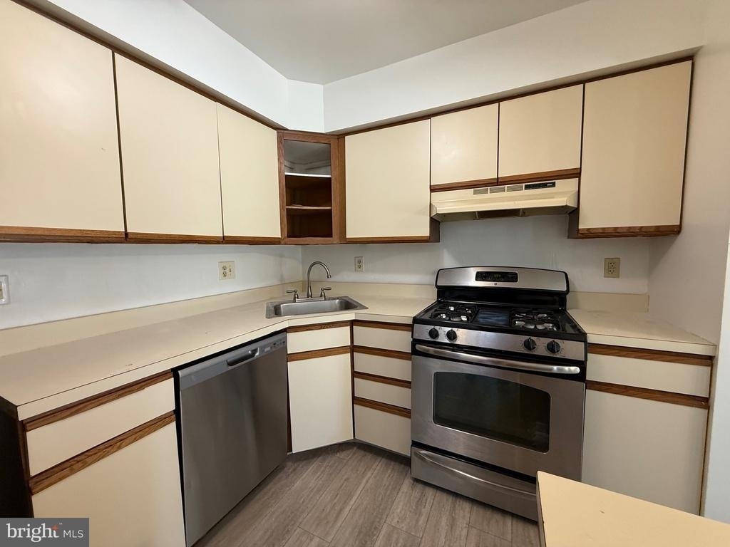 343 Brookdale Boulevard - Photo 4
