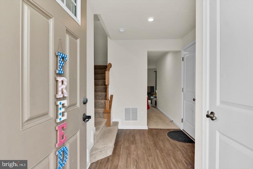 114 Freedom Way - Photo 2