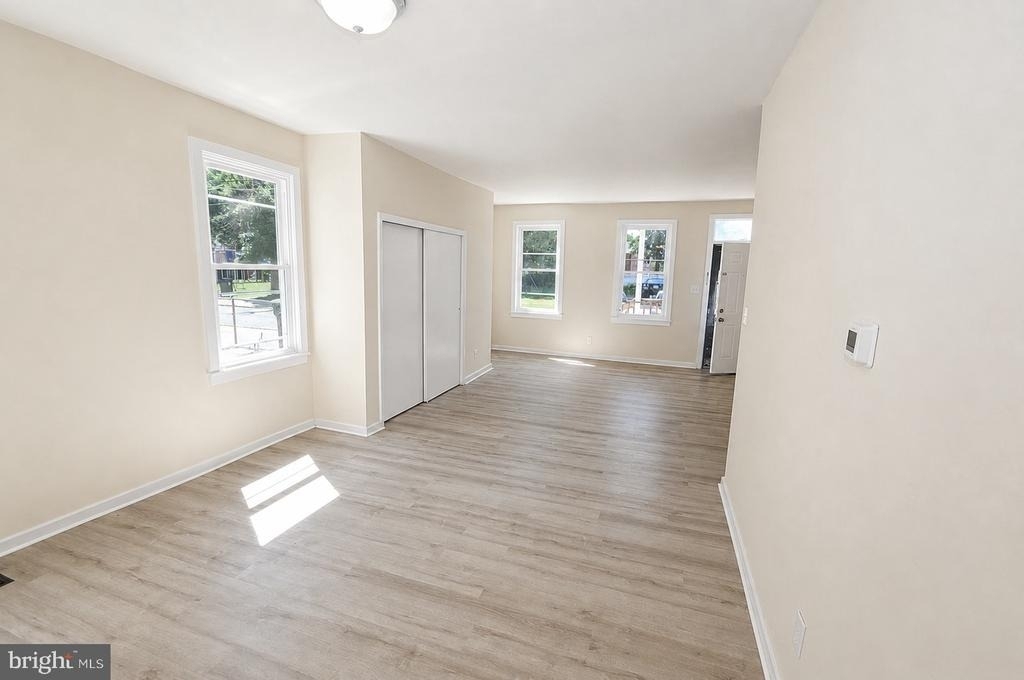 111 Barclay Street - Photo 2