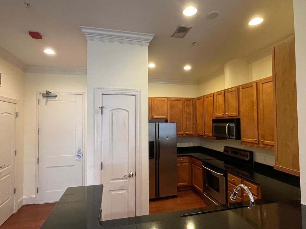 317 W Morgan Street - Photo 2