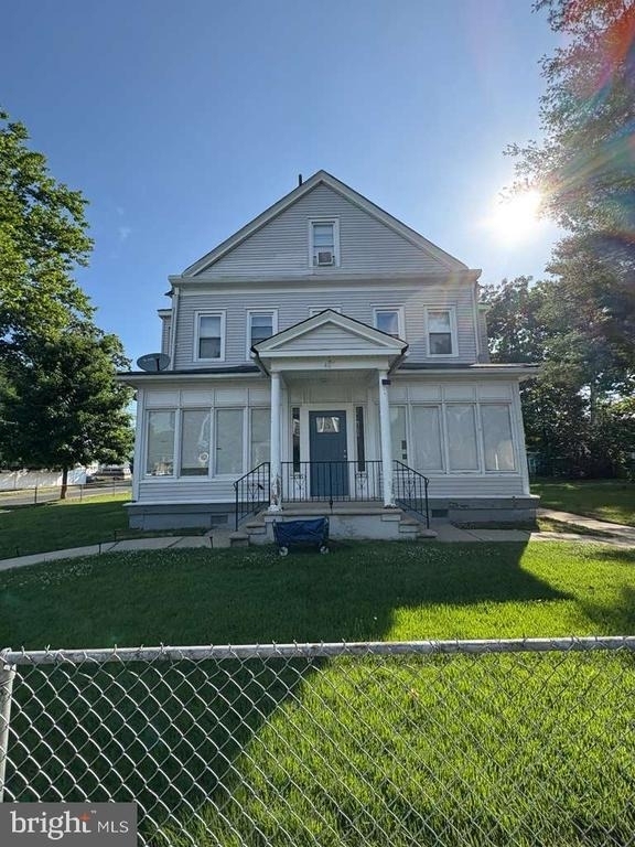 402 Cinnaminson Avenue - Photo 0