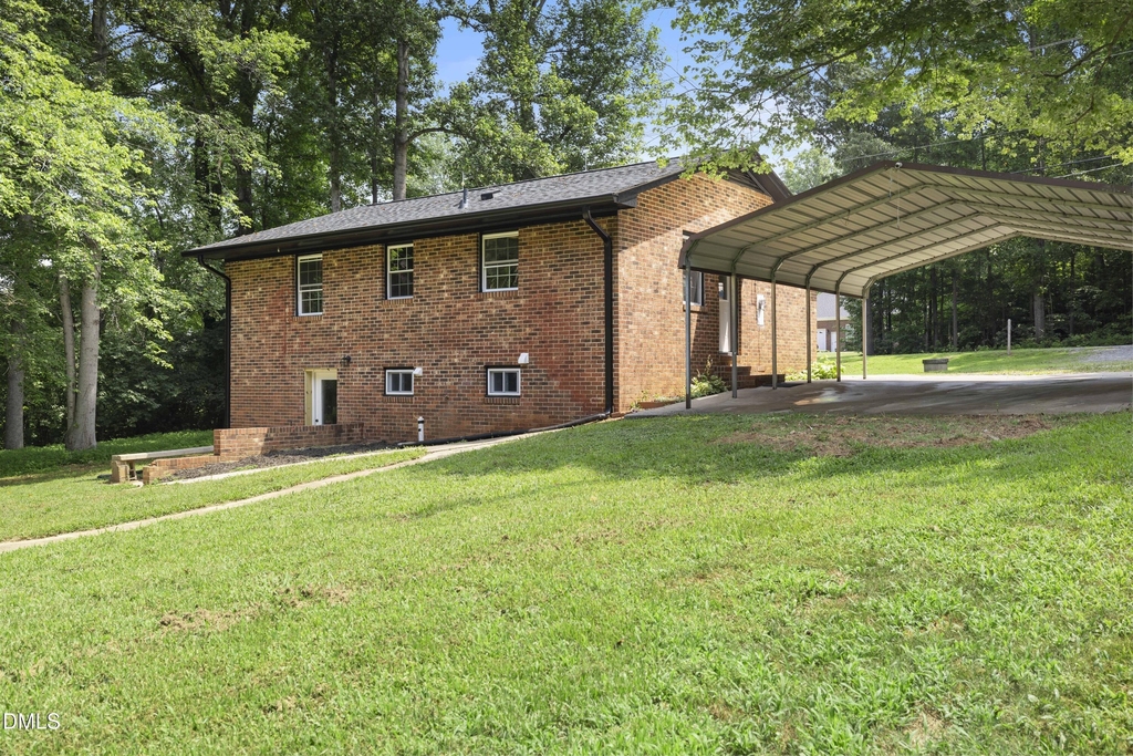 437 Woodsdale Road - Photo 8